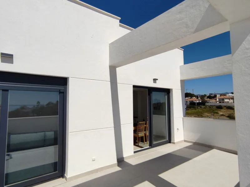 Apartment - Penthouse в продаже в Estepona, Málaga. В доме 2 спален и 2 ванных комнат. Площадь дома 92 м²