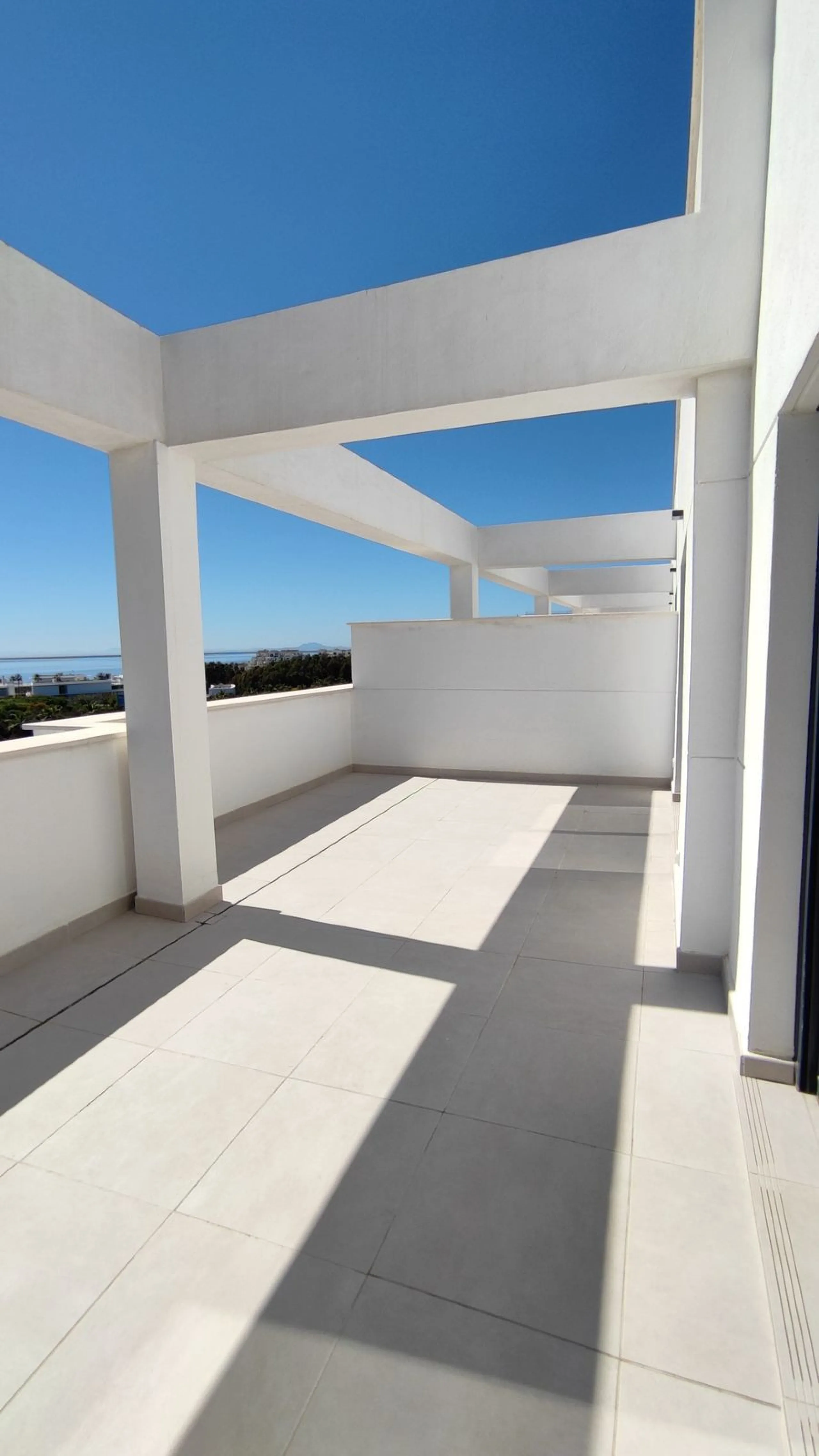 Apartment - Penthouse в продаже в Estepona, Málaga. В доме 2 спален и 2 ванных комнат. Площадь дома 92 м²