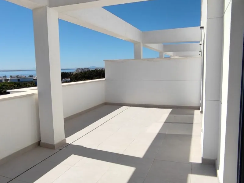Apartment - Penthouse в продаже в Estepona, Málaga. В доме 2 спален и 2 ванных комнат. Площадь дома 92 м²