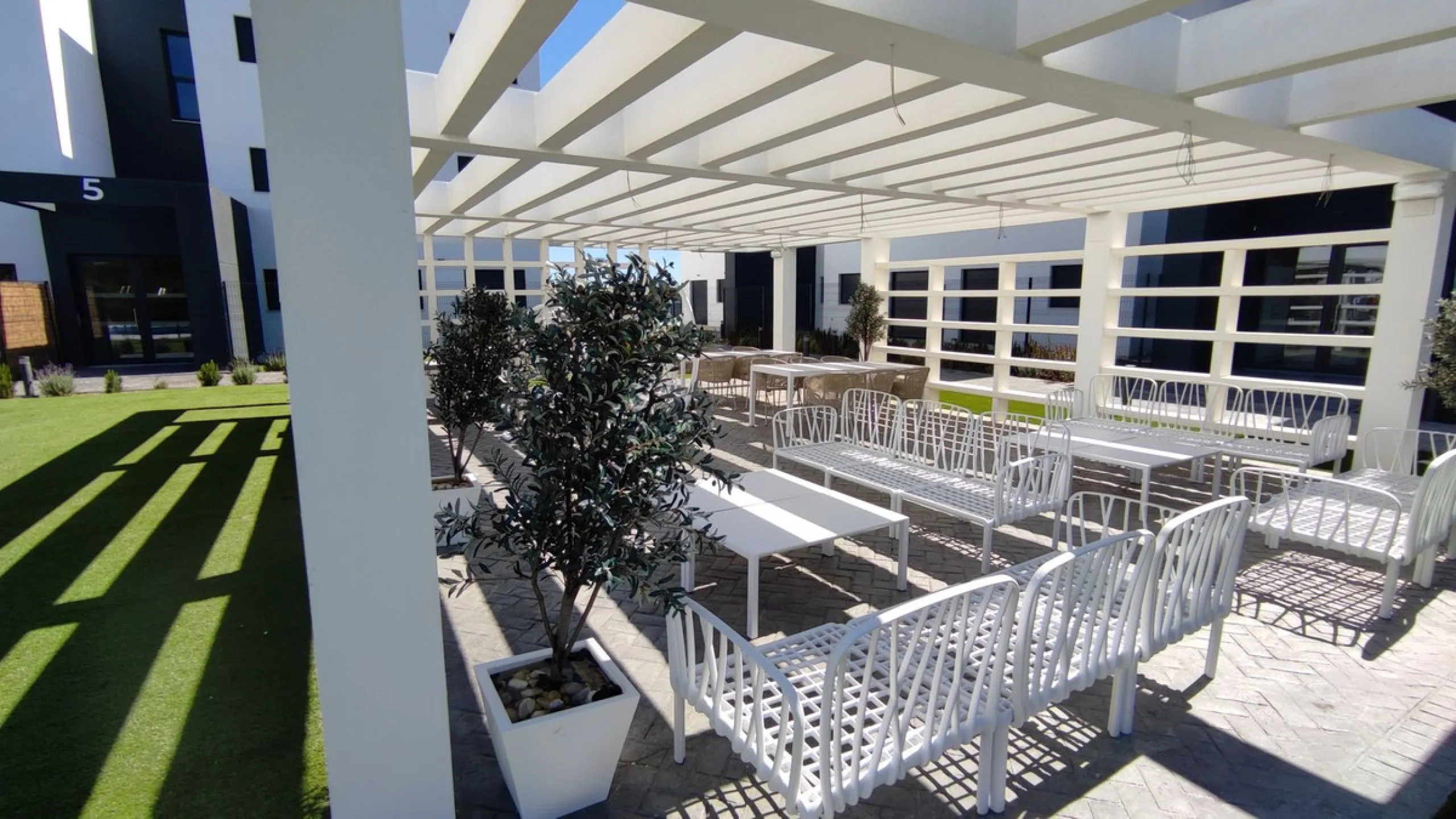 Apartment - Penthouse в продаже в Estepona, Málaga. В доме 2 спален и 2 ванных комнат. Площадь дома 92 м²