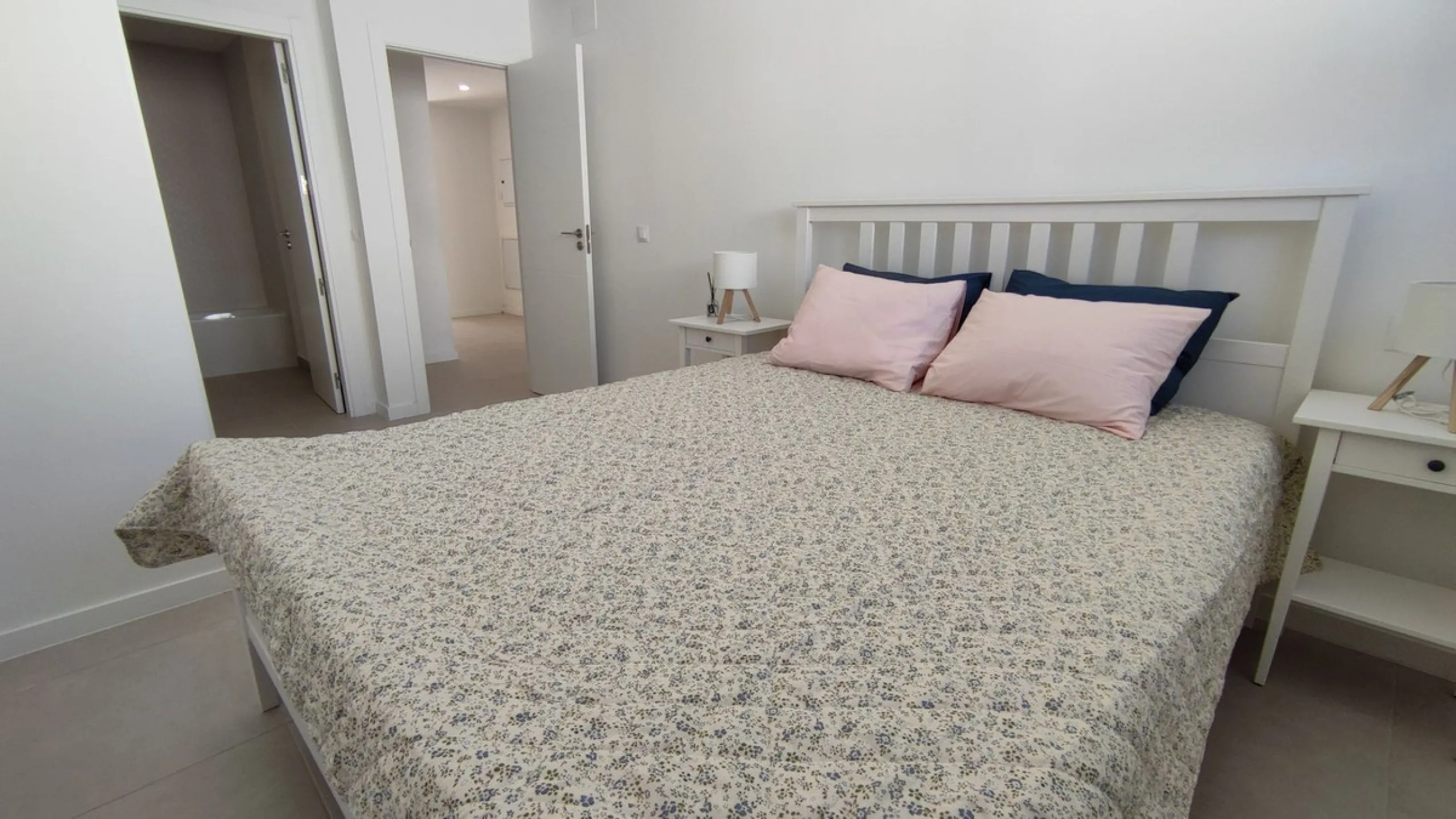 Apartment - Penthouse в продаже в Estepona, Málaga. В доме 2 спален и 2 ванных комнат. Площадь дома 92 м²