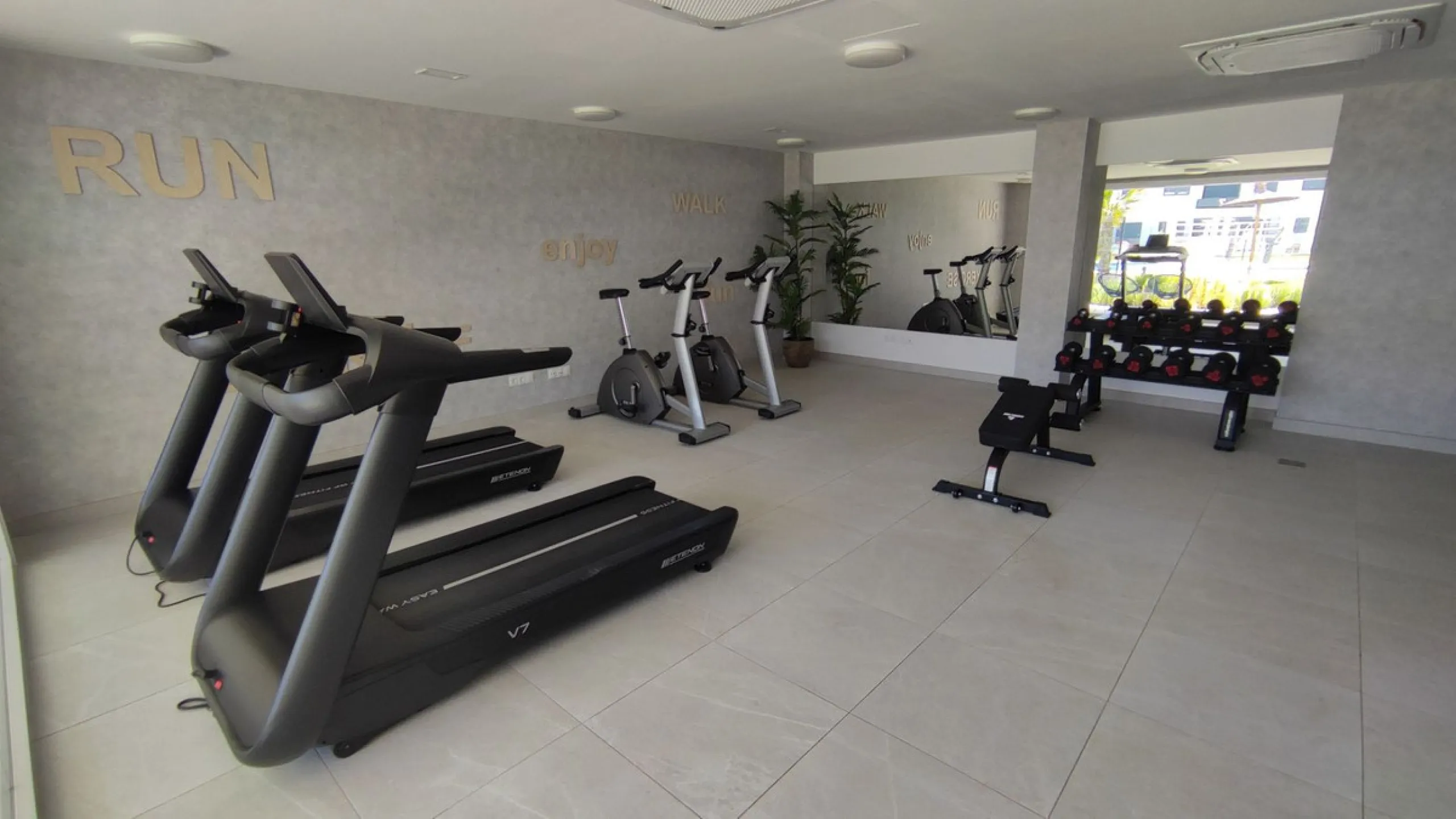 Apartment - Penthouse в продаже в Estepona, Málaga. В доме 2 спален и 2 ванных комнат. Площадь дома 92 м²