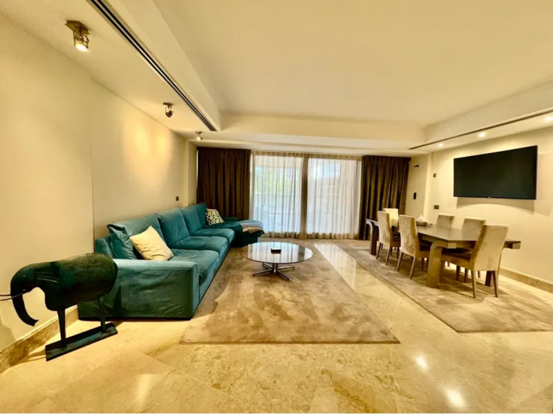 Modern beachfront apartment in prestigious gated complex, located in San Pedro de Alcantara.