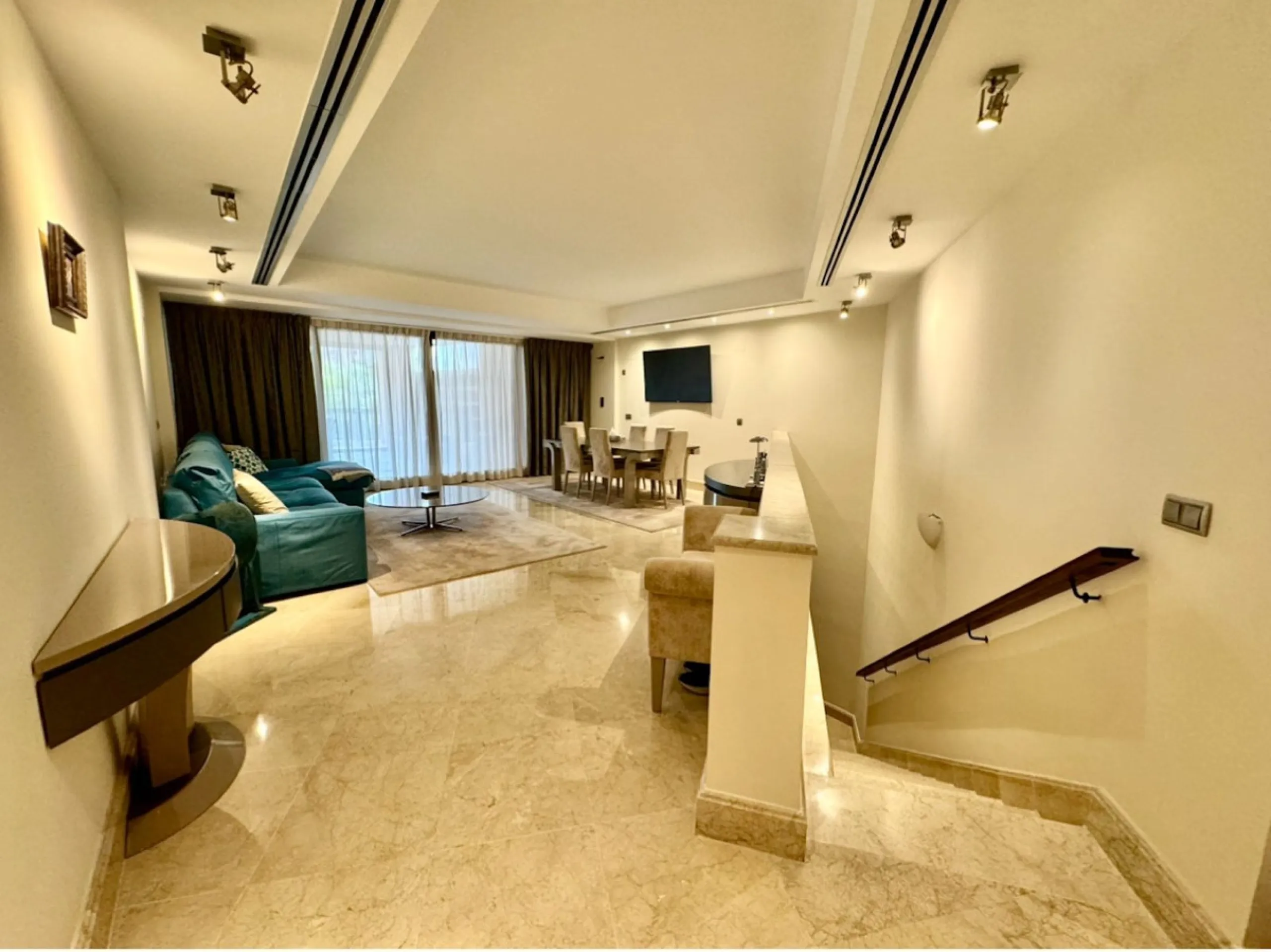 Modern beachfront apartment in prestigious gated complex, located in San Pedro de Alcantara.