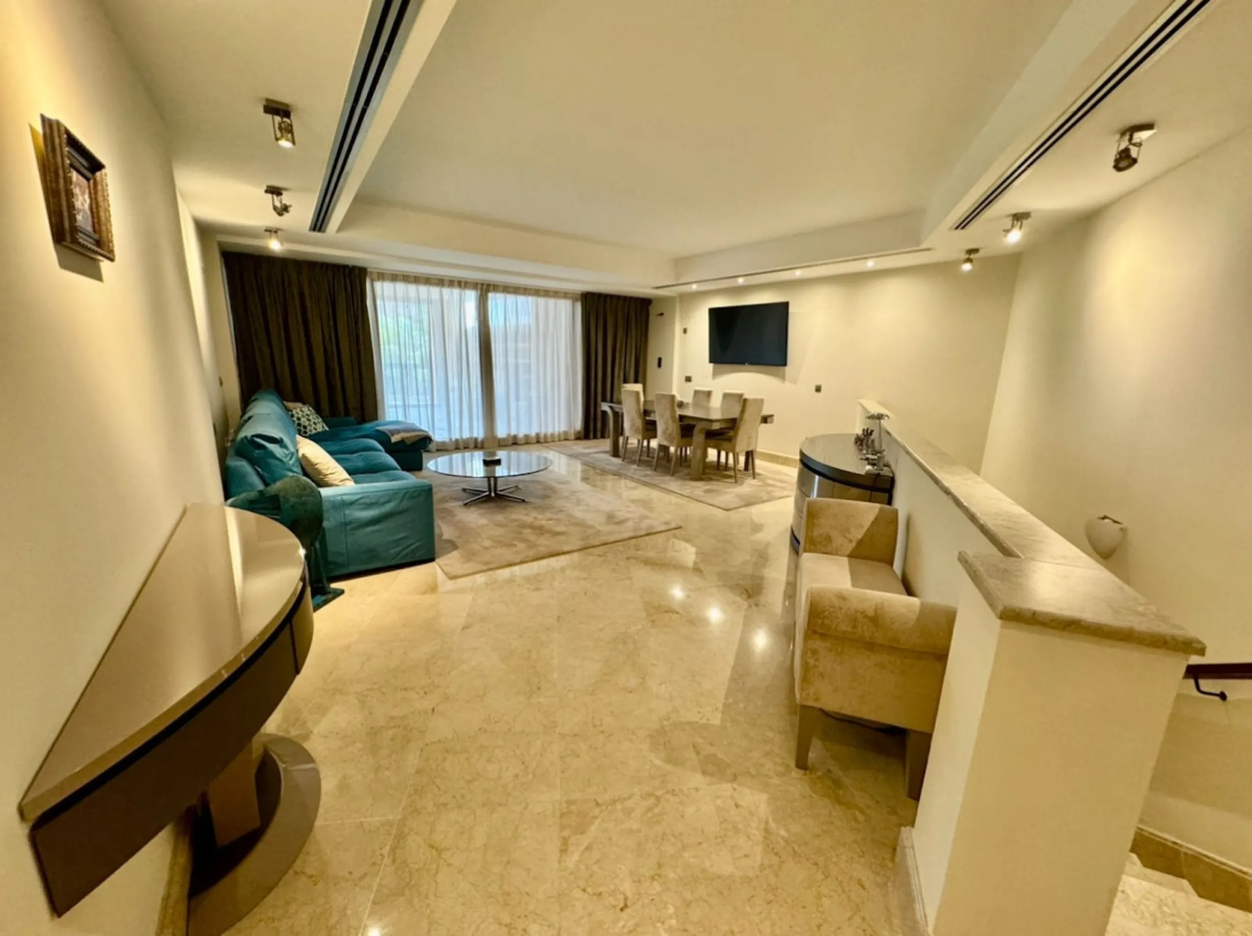 Modern beachfront apartment in prestigious gated complex, located in San Pedro de Alcantara.