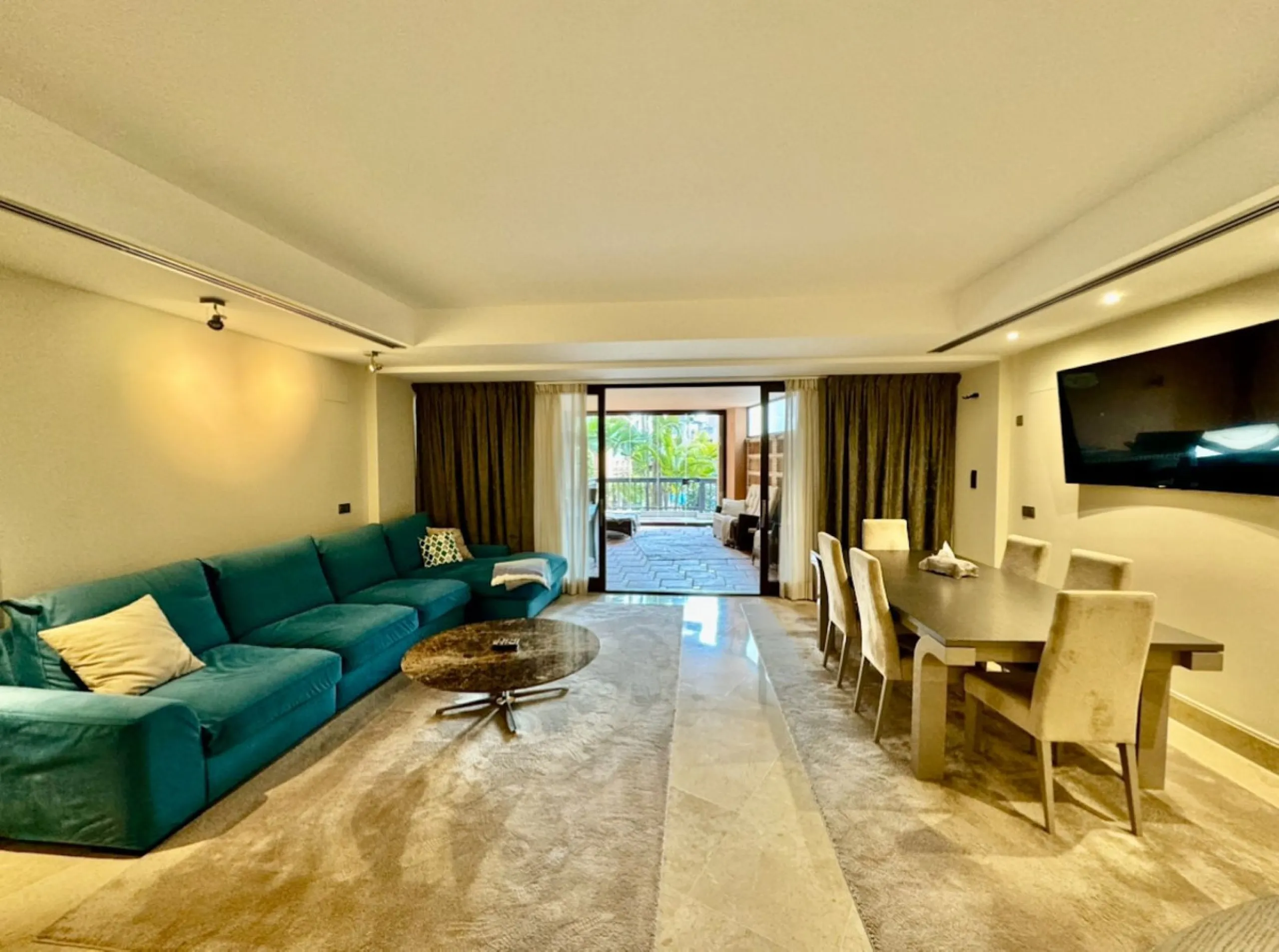 Modern beachfront apartment in prestigious gated complex, located in San Pedro de Alcantara.