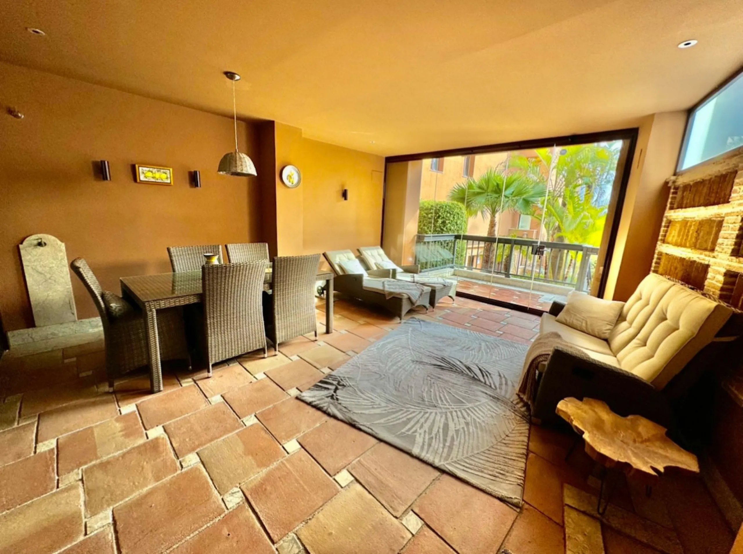 Modern beachfront apartment in prestigious gated complex, located in San Pedro de Alcantara.