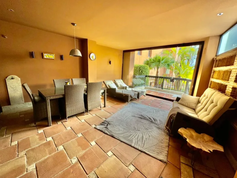 Modern beachfront apartment in prestigious gated complex, located in San Pedro de Alcantara.