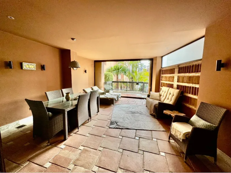 Modern beachfront apartment in prestigious gated complex, located in San Pedro de Alcantara.