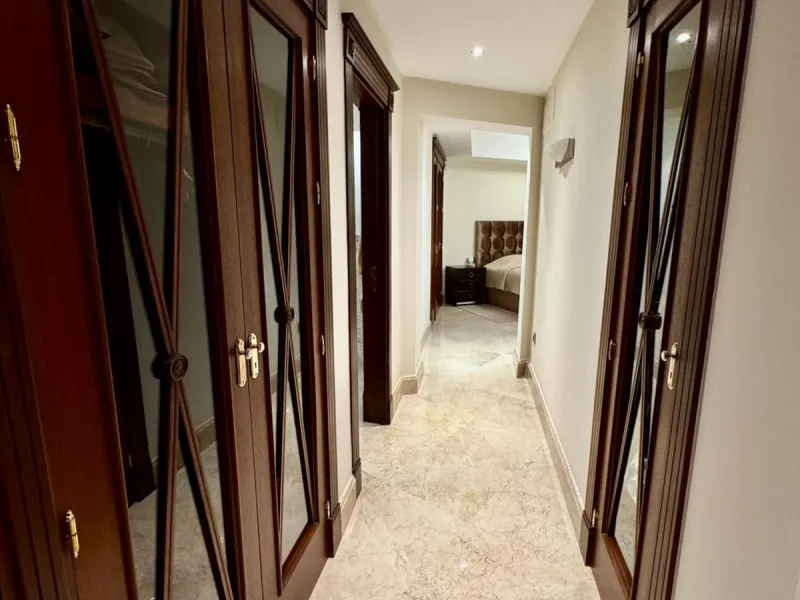 Modern beachfront apartment in prestigious gated complex, located in San Pedro de Alcantara.