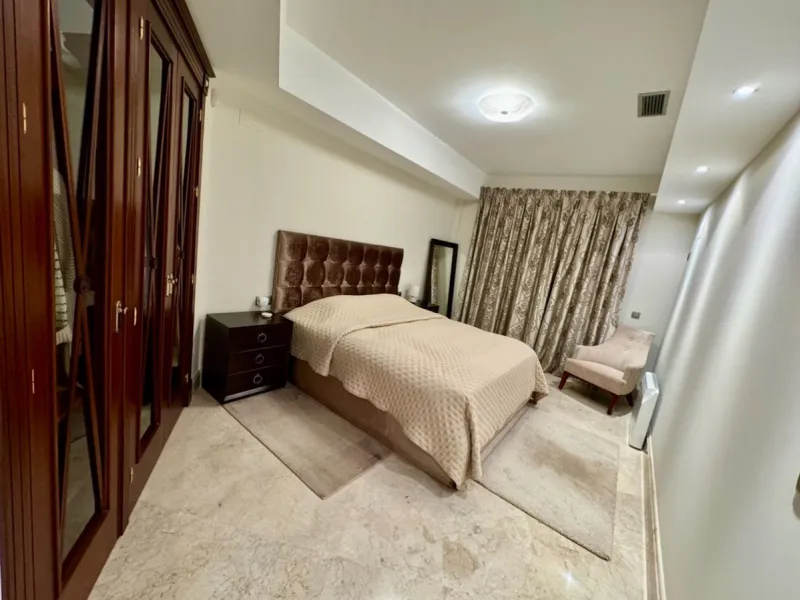 Modern beachfront apartment in prestigious gated complex, located in San Pedro de Alcantara.