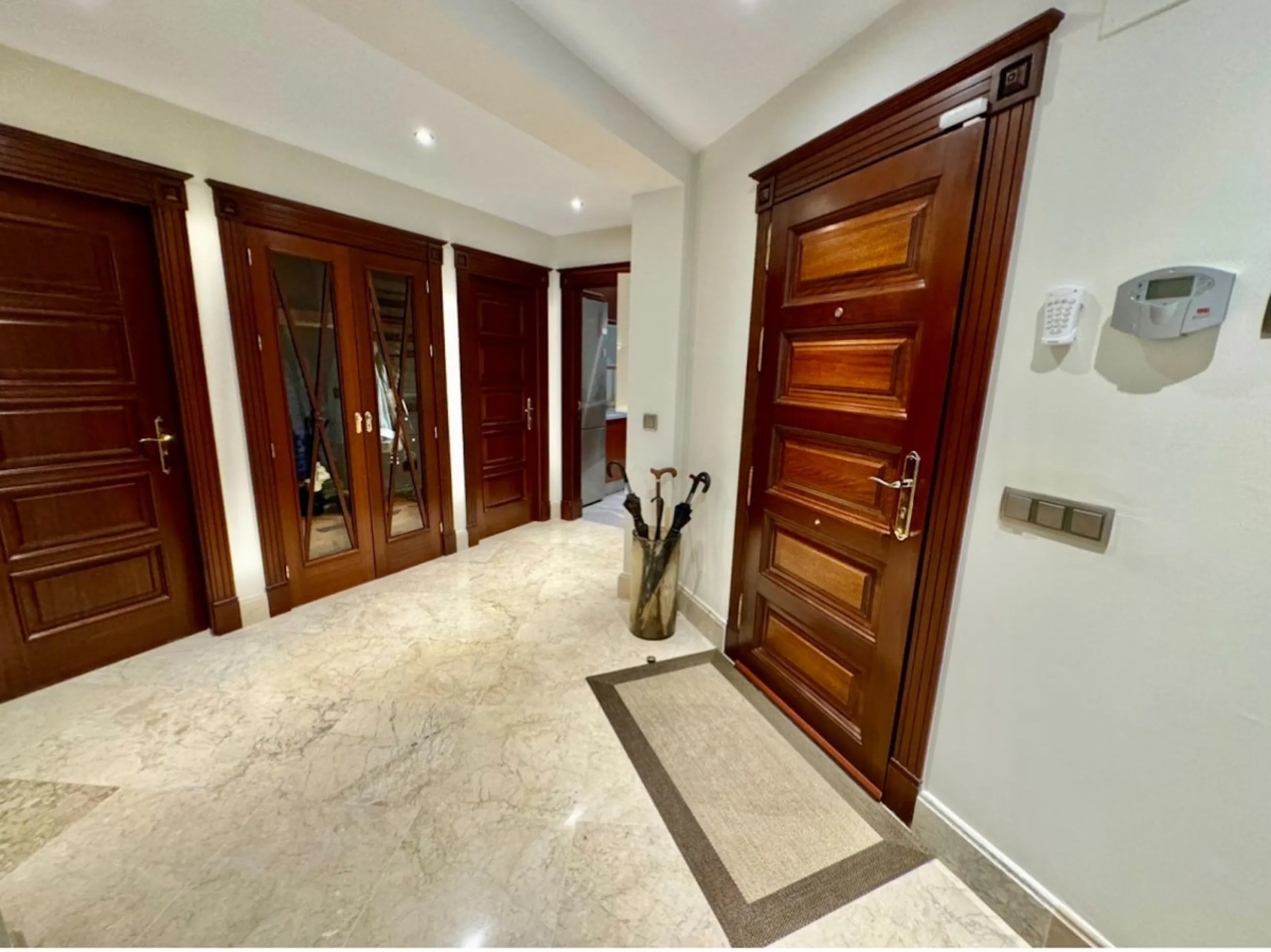 Modern beachfront apartment in prestigious gated complex, located in San Pedro de Alcantara.