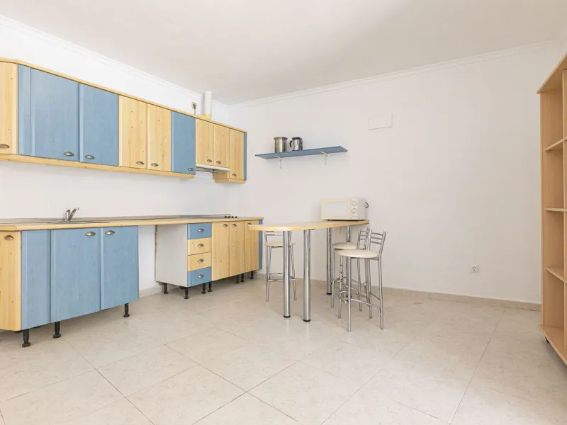 Exceptional apartment in a beachfront residential complex. Very spacious rooms with many possibilities. High rental profitability. Pool views.
