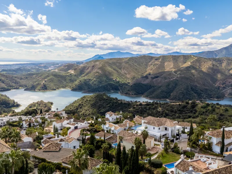 Discover this Stunning 4 to 6-Bedroom villa, located in the prestigious Sierra Blanca Country Club, this surprisingly spacious villa offers security, privacy, and breathtaking panoramic views of Istán Lake, the Mediterranean Sea, Gibraltar, and even the A