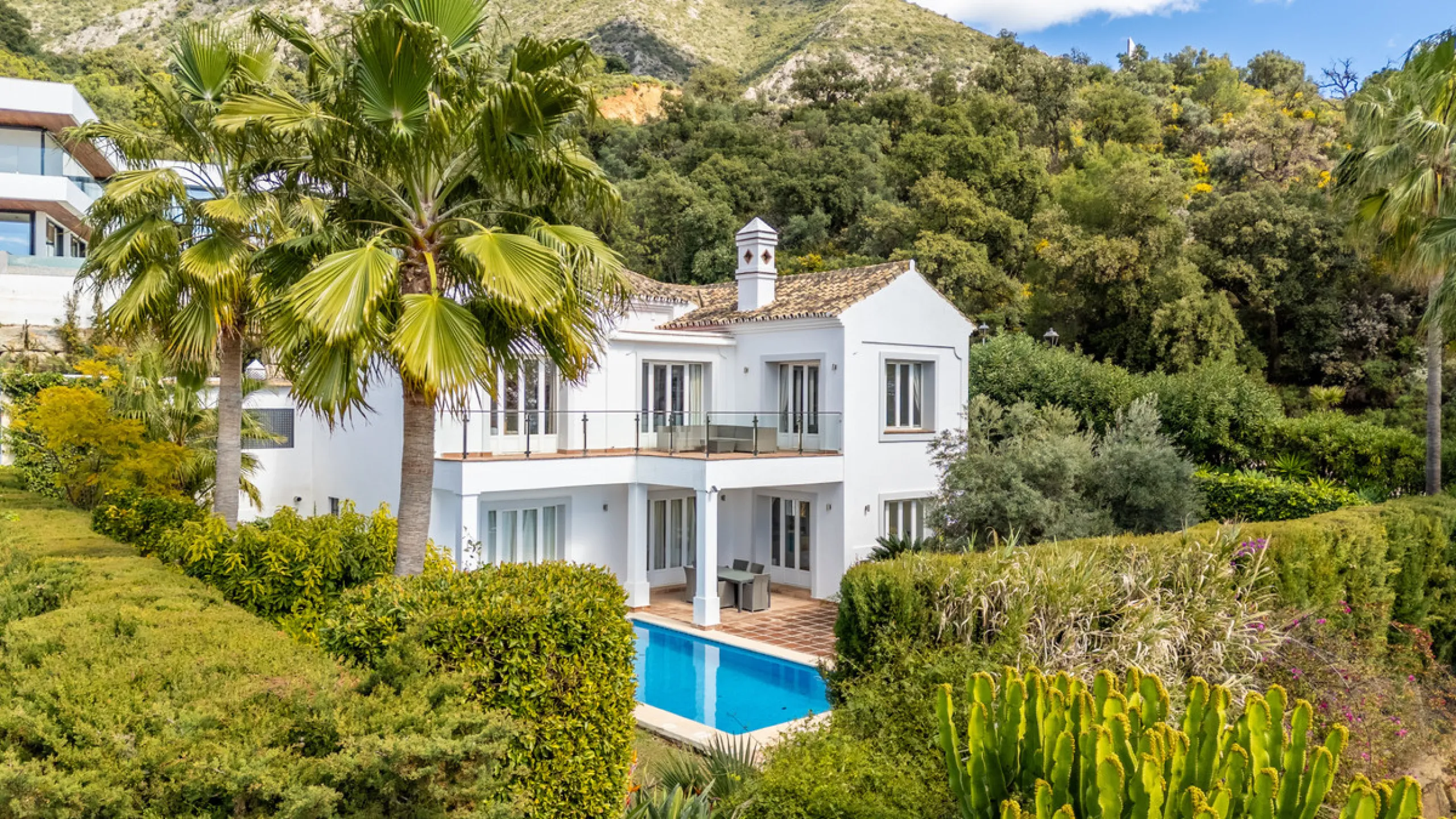 House - Detached Villa в продаже в Istán, Málaga. В доме 4 спален и 4 ванных комнат. Площадь дома 240 м². Площадь участка 900 м²