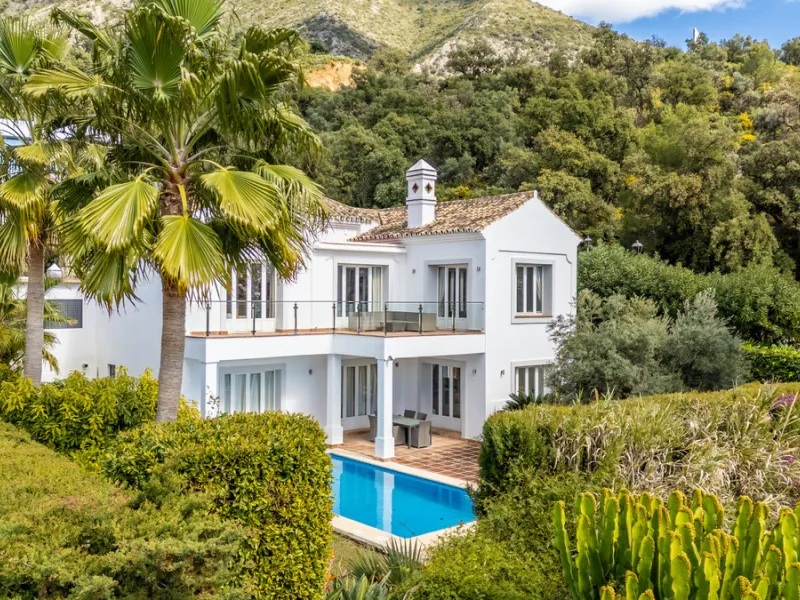 House - Detached Villa в продаже в Istán, Málaga. В доме 4 спален и 4 ванных комнат. Площадь дома 240 м². Площадь участка 900 м²