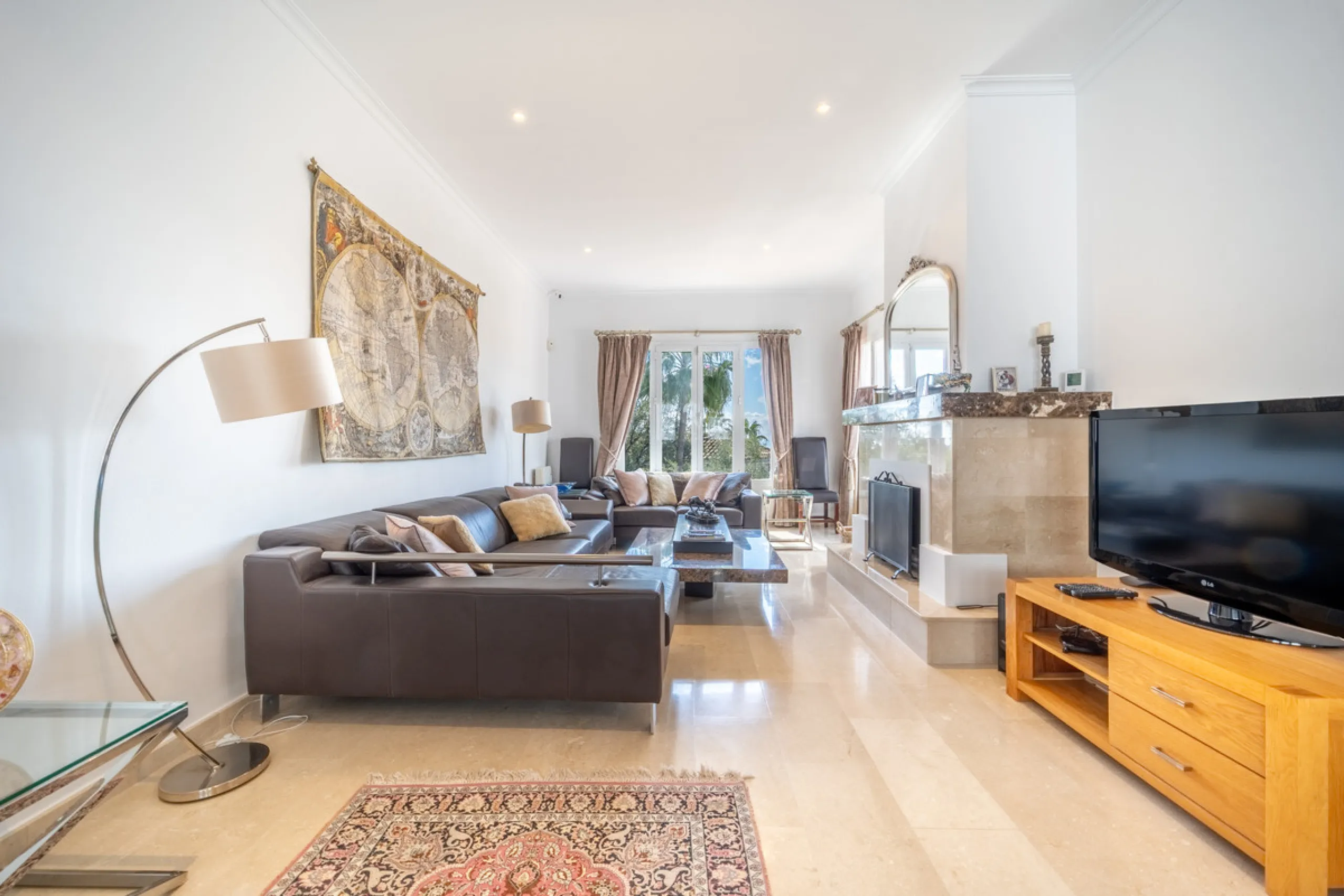House - Detached Villa в продаже в Istán, Málaga. В доме 4 спален и 4 ванных комнат. Площадь дома 240 м². Площадь участка 900 м²