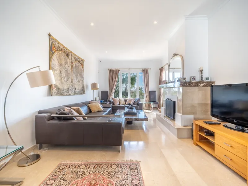 House - Detached Villa в продаже в Istán, Málaga. В доме 4 спален и 4 ванных комнат. Площадь дома 240 м². Площадь участка 900 м²