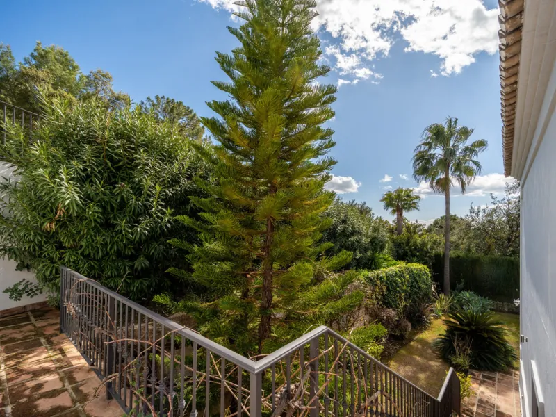House - Detached Villa в продаже в Istán, Málaga. В доме 4 спален и 4 ванных комнат. Площадь дома 240 м². Площадь участка 900 м²