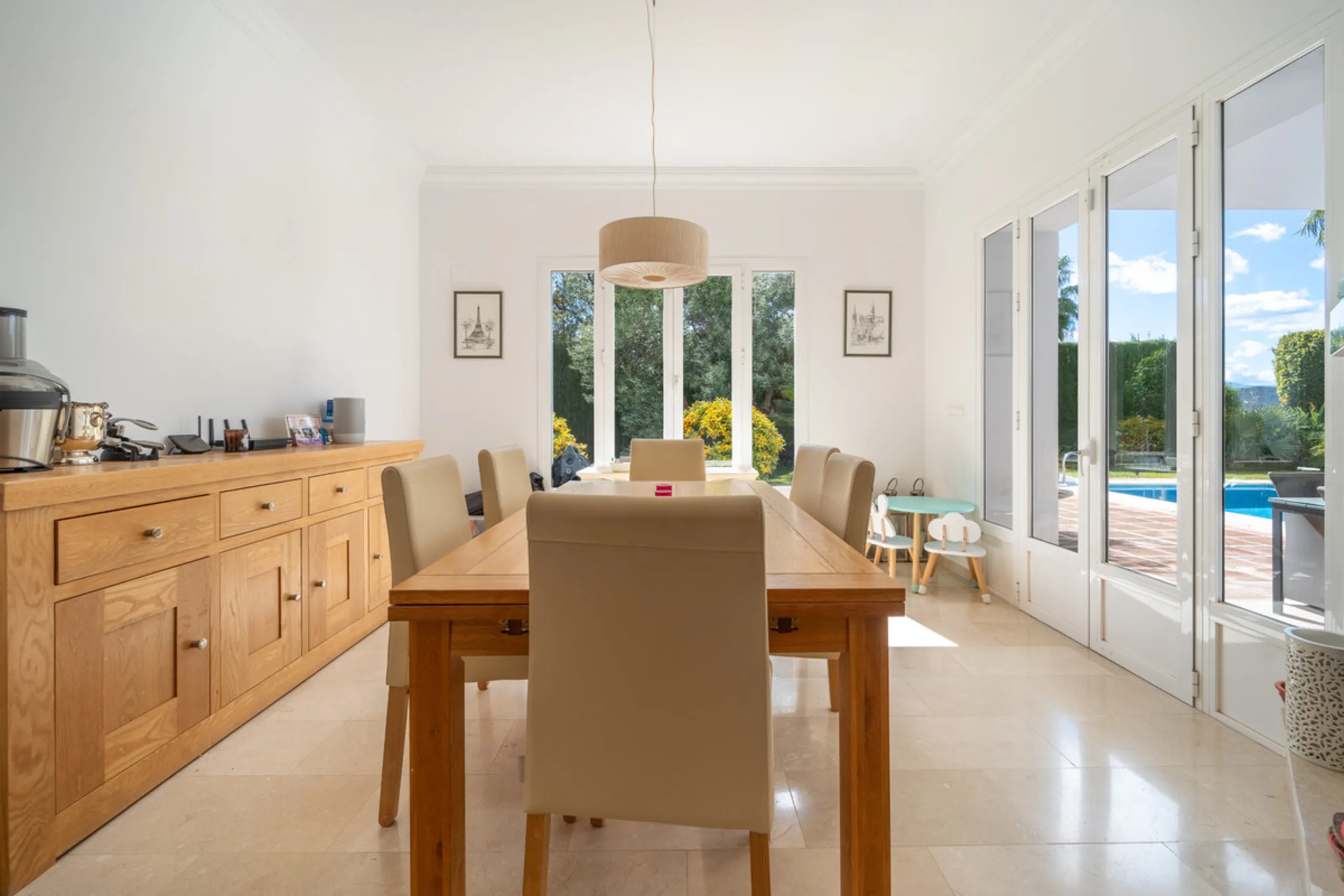 House - Detached Villa в продаже в Istán, Málaga. В доме 4 спален и 4 ванных комнат. Площадь дома 240 м². Площадь участка 900 м²