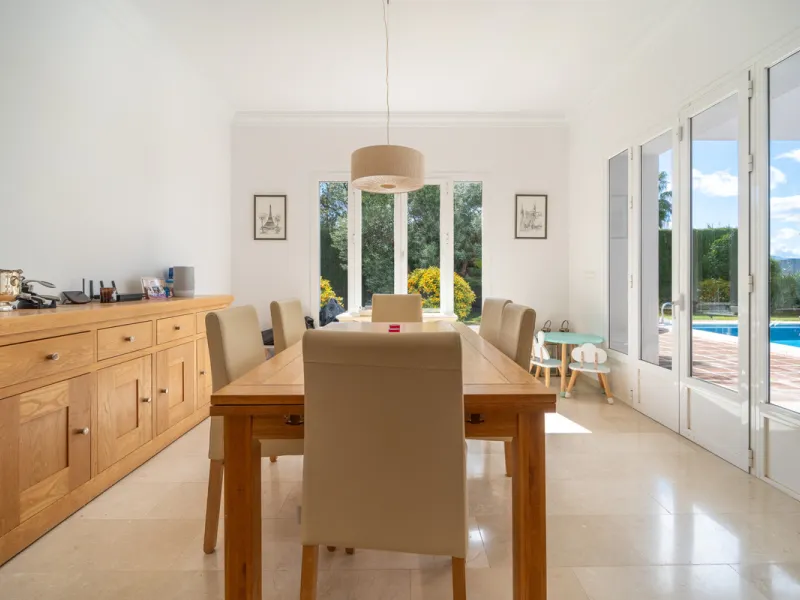 House - Detached Villa в продаже в Istán, Málaga. В доме 4 спален и 4 ванных комнат. Площадь дома 240 м². Площадь участка 900 м²