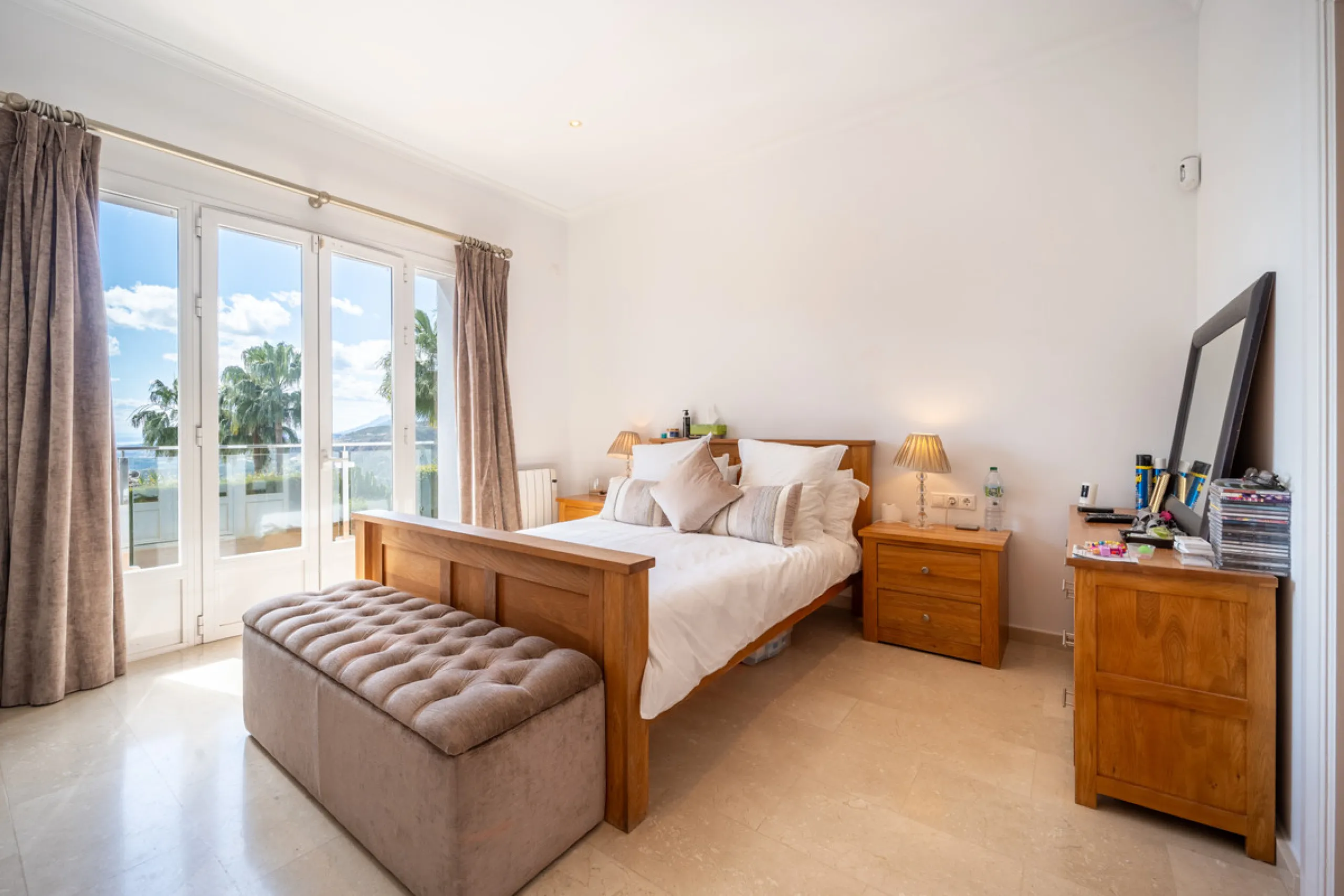 House - Detached Villa в продаже в Istán, Málaga. В доме 4 спален и 4 ванных комнат. Площадь дома 240 м². Площадь участка 900 м²