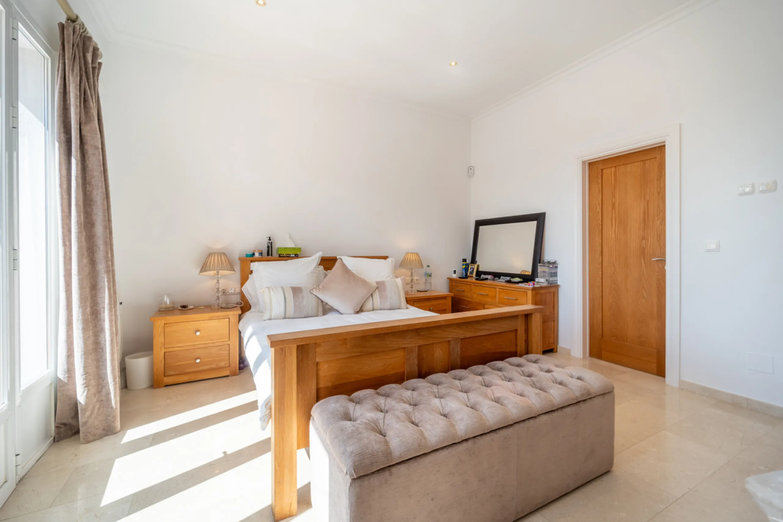 House - Detached Villa в продаже в Istán, Málaga. В доме 4 спален и 4 ванных комнат. Площадь дома 240 м². Площадь участка 900 м²