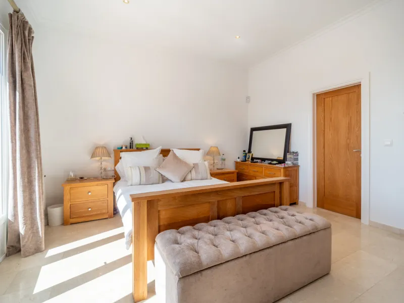 House - Detached Villa в продаже в Istán, Málaga. В доме 4 спален и 4 ванных комнат. Площадь дома 240 м². Площадь участка 900 м²