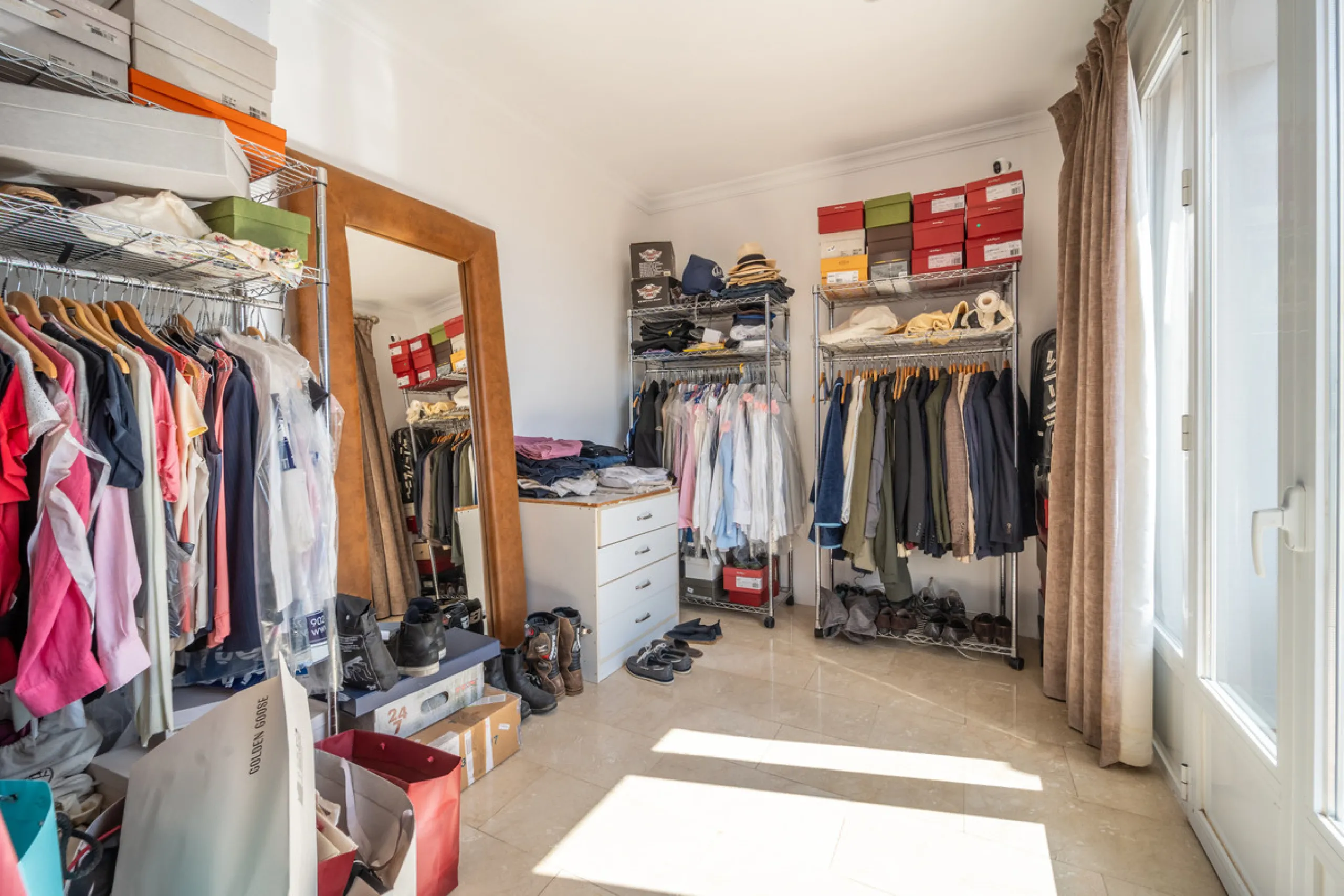 House - Detached Villa в продаже в Istán, Málaga. В доме 4 спален и 4 ванных комнат. Площадь дома 240 м². Площадь участка 900 м²