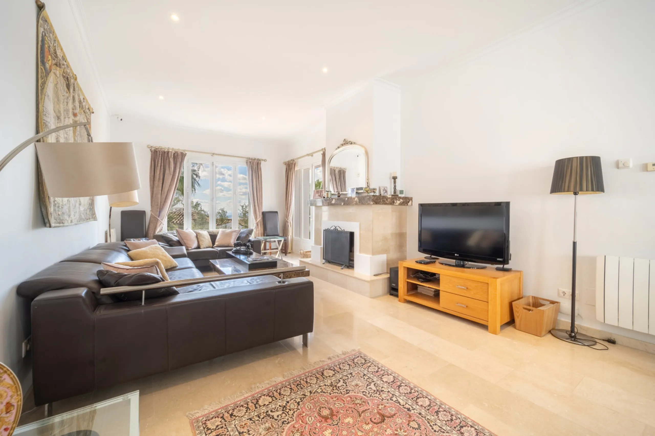 House - Detached Villa в продаже в Istán, Málaga. В доме 4 спален и 4 ванных комнат. Площадь дома 240 м². Площадь участка 900 м²
