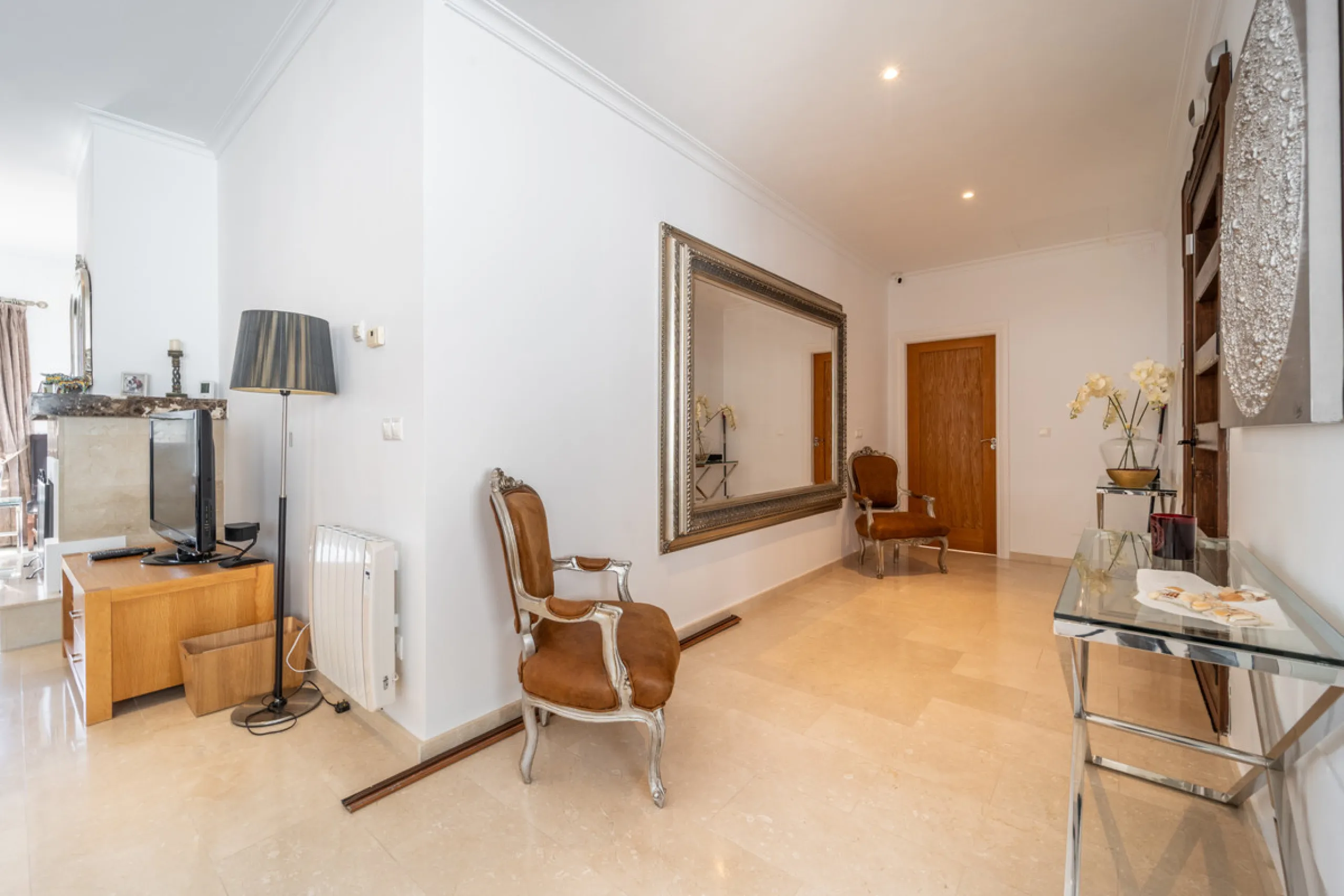 House - Detached Villa в продаже в Istán, Málaga. В доме 4 спален и 4 ванных комнат. Площадь дома 240 м². Площадь участка 900 м²