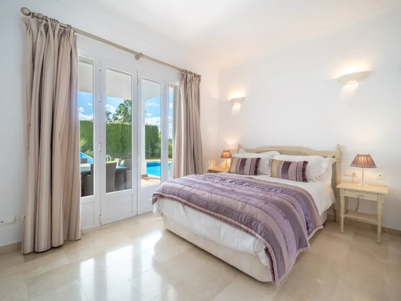 House - Detached Villa в продаже в Istán, Málaga. В доме 4 спален и 4 ванных комнат. Площадь дома 240 м². Площадь участка 900 м²