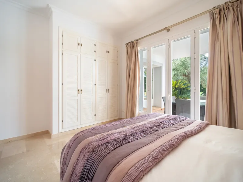House - Detached Villa в продаже в Istán, Málaga. В доме 4 спален и 4 ванных комнат. Площадь дома 240 м². Площадь участка 900 м²