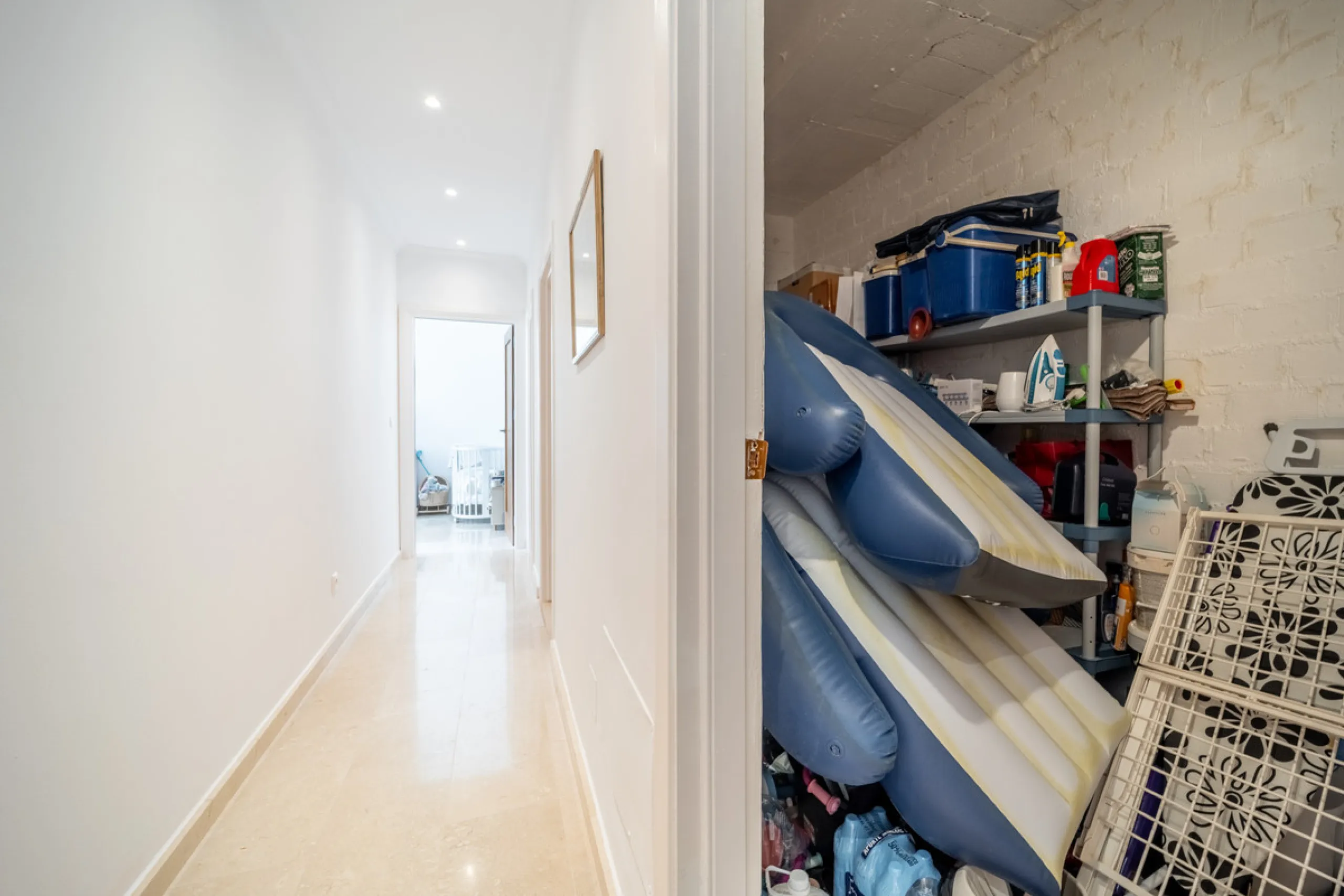 House - Detached Villa в продаже в Istán, Málaga. В доме 4 спален и 4 ванных комнат. Площадь дома 240 м². Площадь участка 900 м²