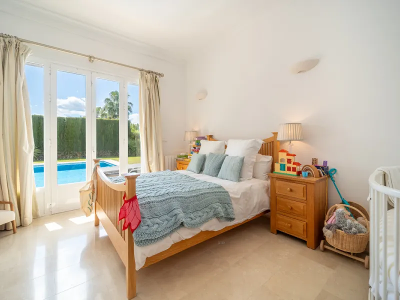 House - Detached Villa в продаже в Istán, Málaga. В доме 4 спален и 4 ванных комнат. Площадь дома 240 м². Площадь участка 900 м²