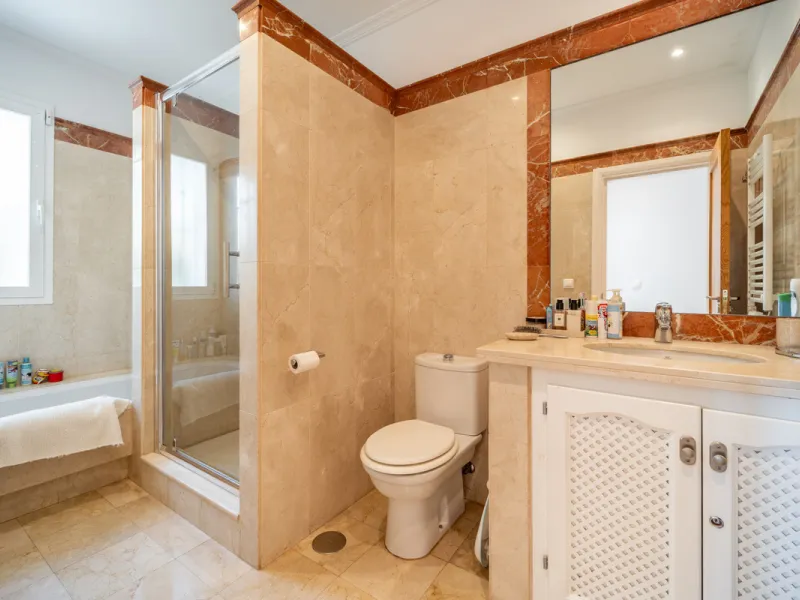 House - Detached Villa в продаже в Istán, Málaga. В доме 4 спален и 4 ванных комнат. Площадь дома 240 м². Площадь участка 900 м²