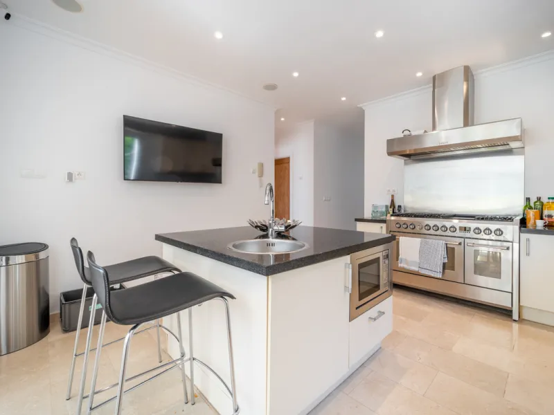 House - Detached Villa в продаже в Istán, Málaga. В доме 4 спален и 4 ванных комнат. Площадь дома 240 м². Площадь участка 900 м²