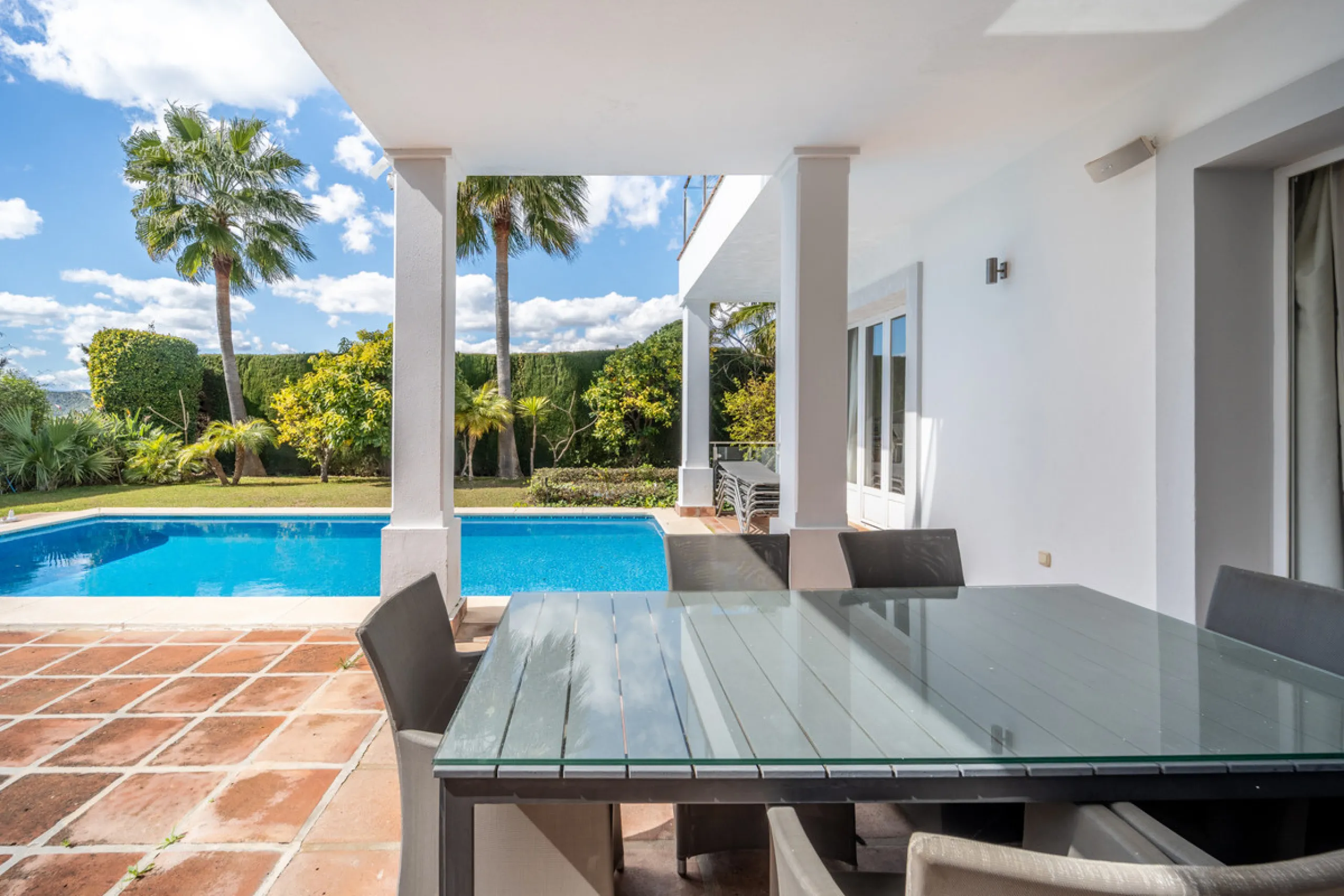 House - Detached Villa в продаже в Istán, Málaga. В доме 4 спален и 4 ванных комнат. Площадь дома 240 м². Площадь участка 900 м²