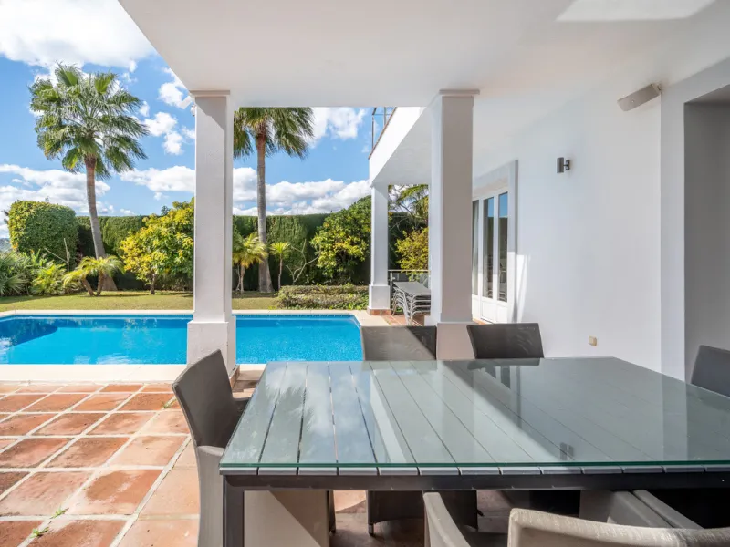 House - Detached Villa в продаже в Istán, Málaga. В доме 4 спален и 4 ванных комнат. Площадь дома 240 м². Площадь участка 900 м²