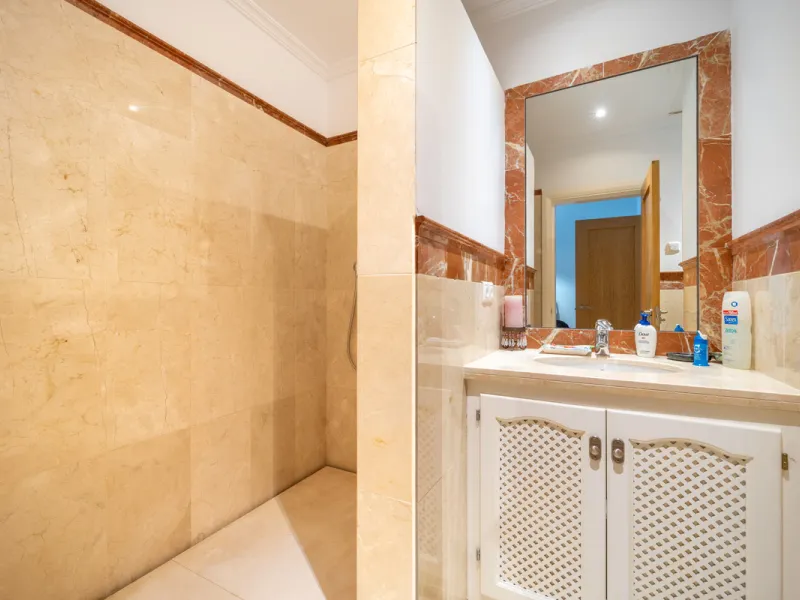 House - Detached Villa в продаже в Istán, Málaga. В доме 4 спален и 4 ванных комнат. Площадь дома 240 м². Площадь участка 900 м²