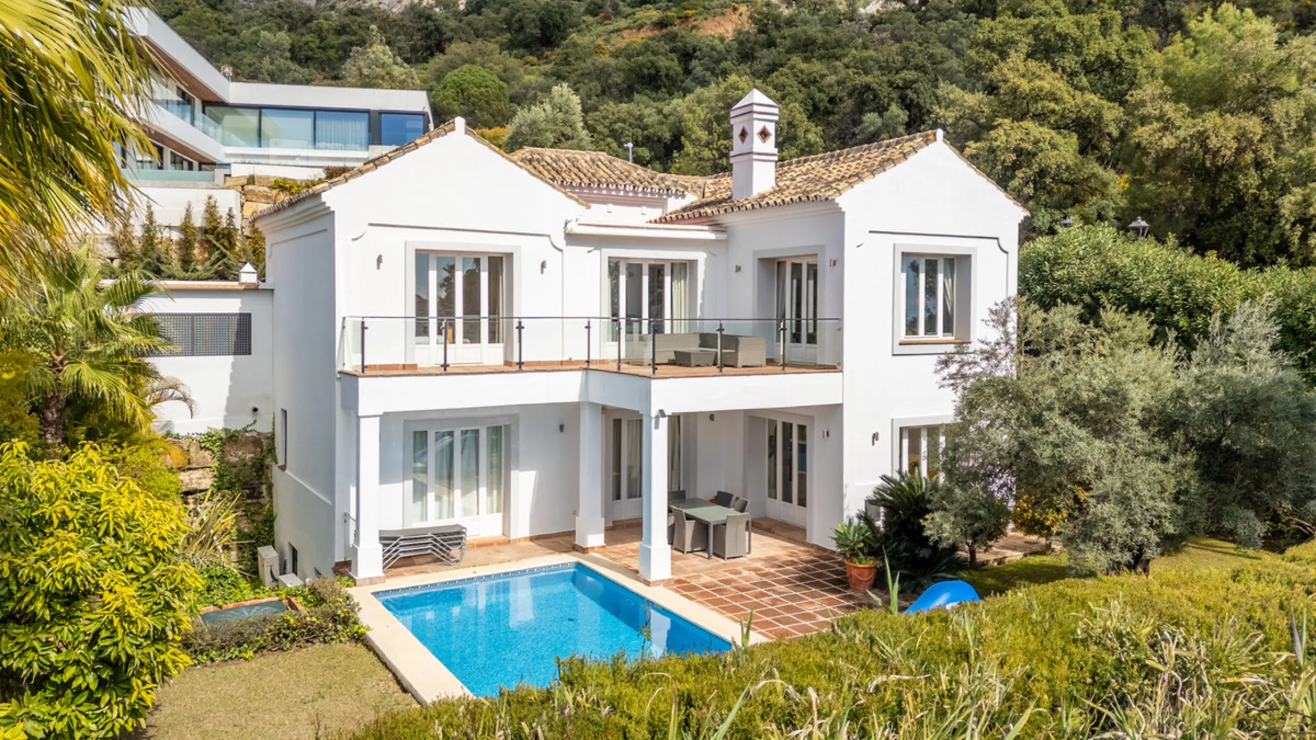 House - Detached Villa в продаже в Istán, Málaga. В доме 4 спален и 4 ванных комнат. Площадь дома 240 м². Площадь участка 900 м²