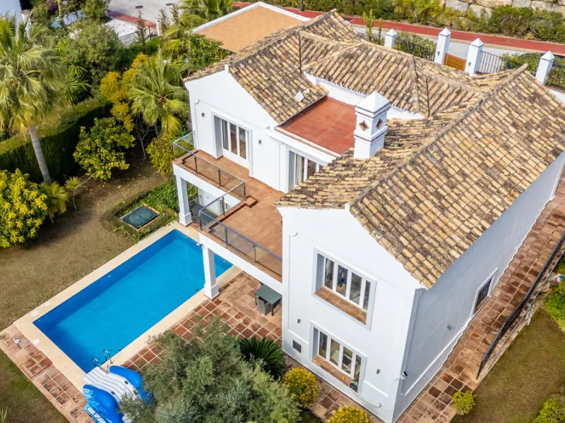 House - Detached Villa в продаже в Istán, Málaga. В доме 4 спален и 4 ванных комнат. Площадь дома 240 м². Площадь участка 900 м²