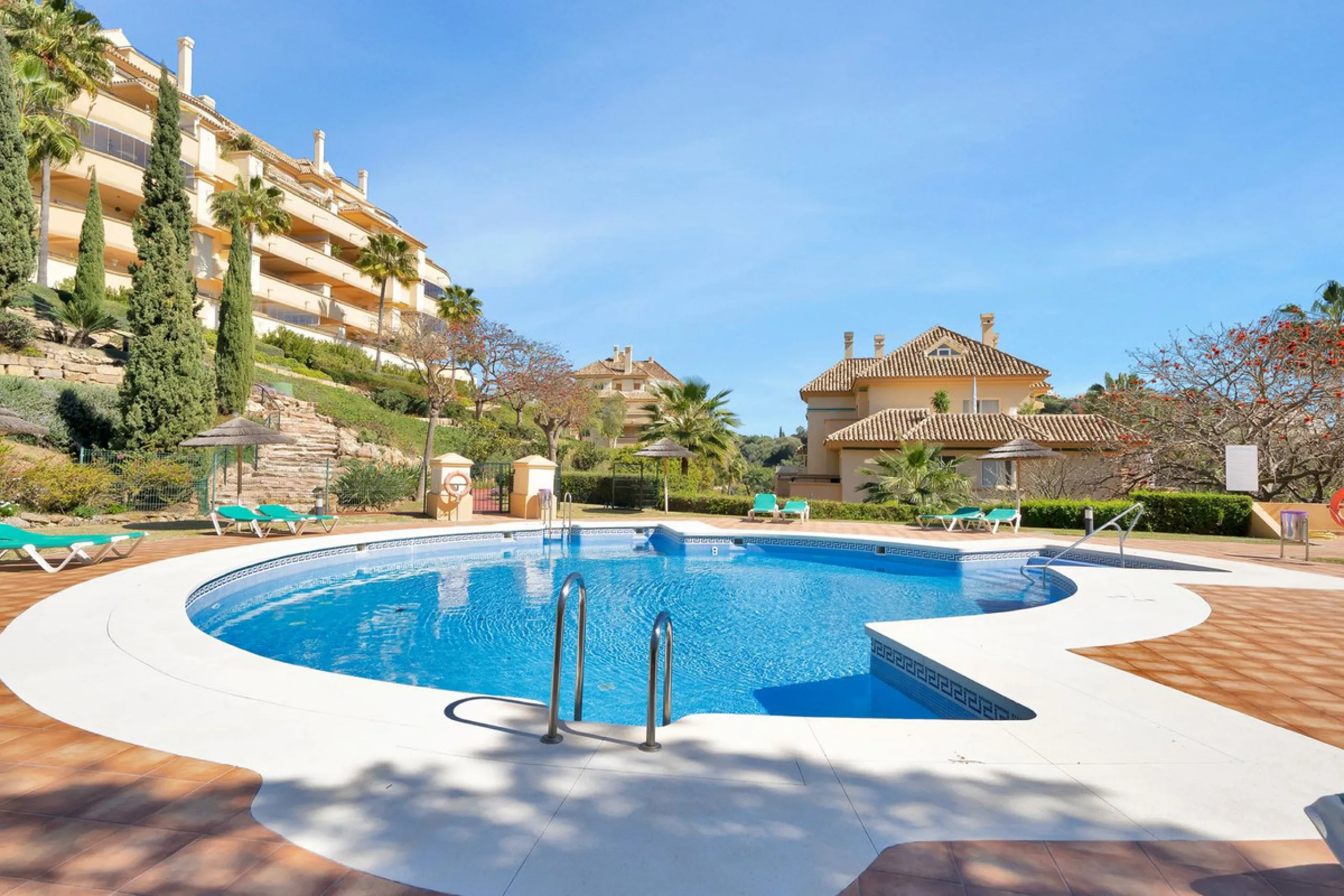 Located in the sought-after Elviria Hills community, this well-positioned 2-bedroom, 2-bathroom apartment offers stunning panoramic sea views and a full south-facing orientation. Situated in one of the best blocks of the development, this home provides a 