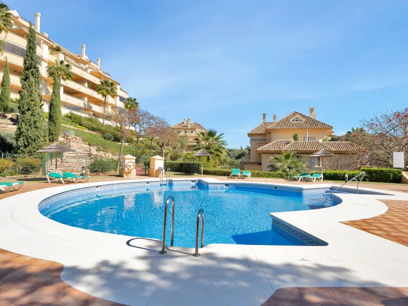 Located in the sought-after Elviria Hills community, this well-positioned 2-bedroom, 2-bathroom apartment offers stunning panoramic sea views and a full south-facing orientation. Situated in one of the best blocks of the development, this home provides a 