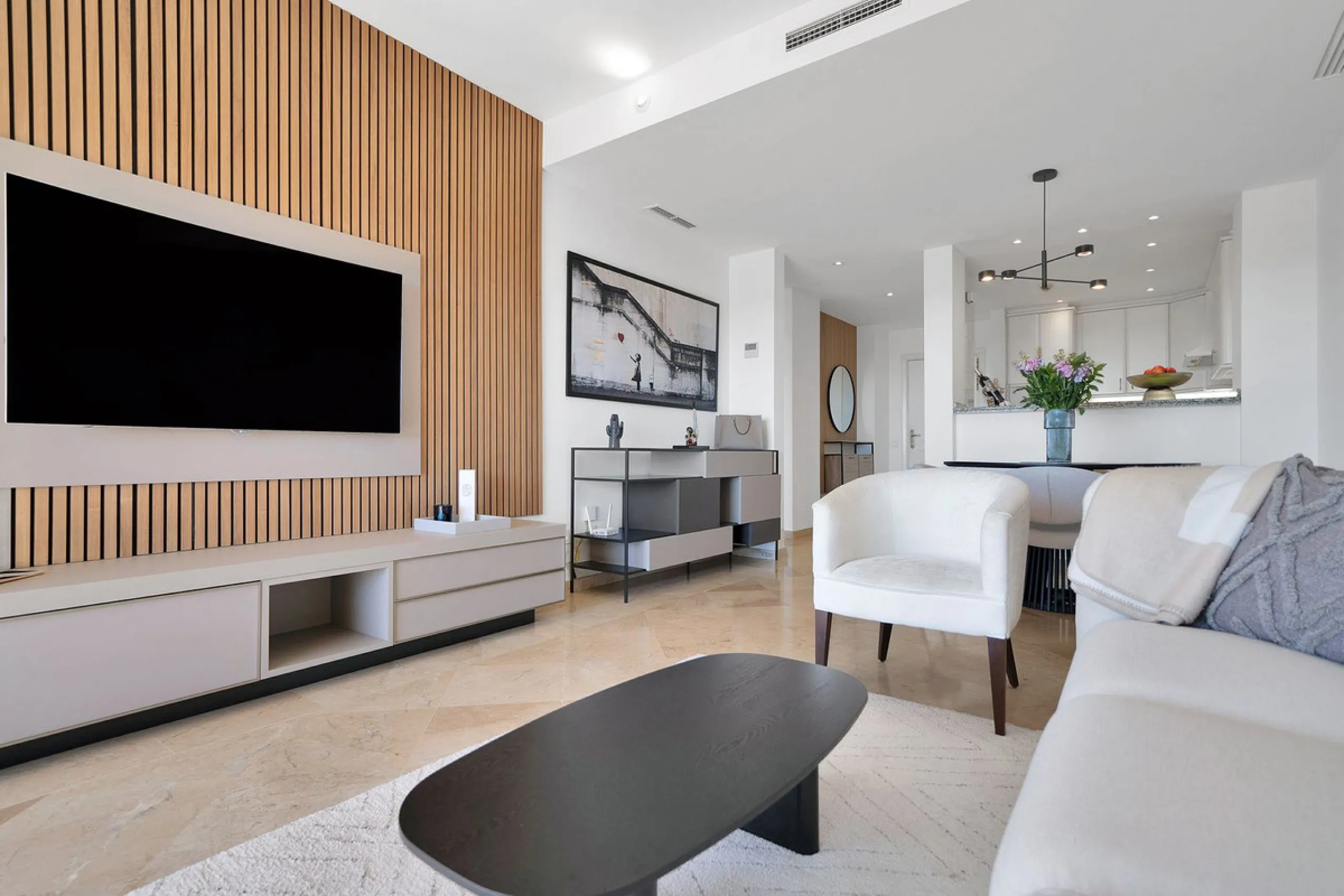 Located in the sought-after Elviria Hills community, this well-positioned 2-bedroom, 2-bathroom apartment offers stunning panoramic sea views and a full south-facing orientation. Situated in one of the best blocks of the development, this home provides a 
