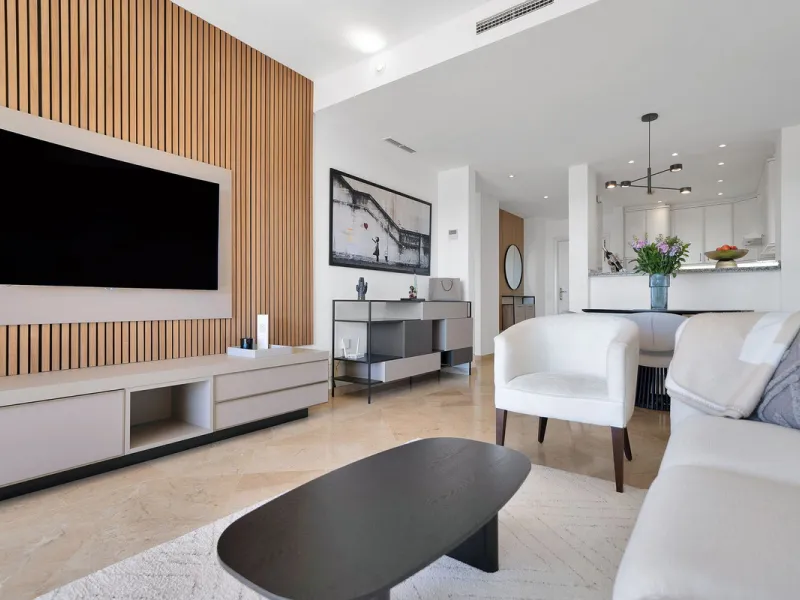Located in the sought-after Elviria Hills community, this well-positioned 2-bedroom, 2-bathroom apartment offers stunning panoramic sea views and a full south-facing orientation. Situated in one of the best blocks of the development, this home provides a 