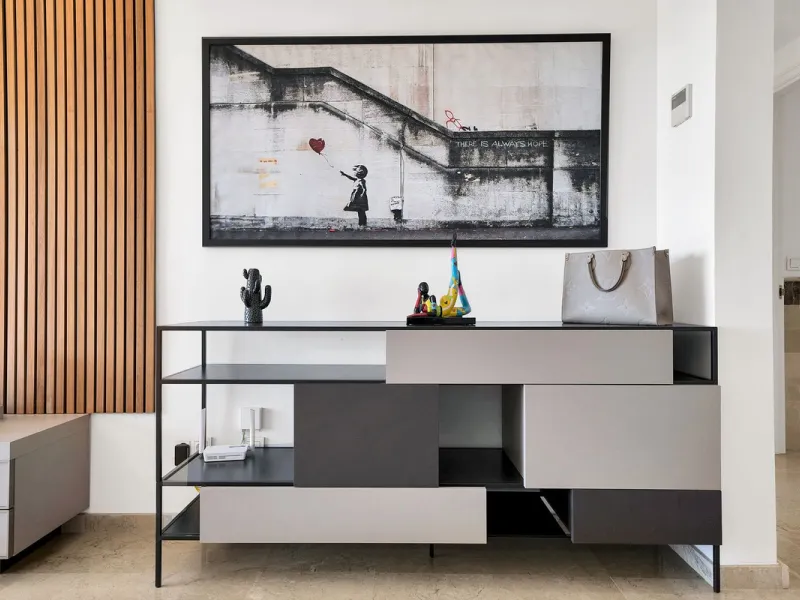 Located in the sought-after Elviria Hills community, this well-positioned 2-bedroom, 2-bathroom apartment offers stunning panoramic sea views and a full south-facing orientation. Situated in one of the best blocks of the development, this home provides a 