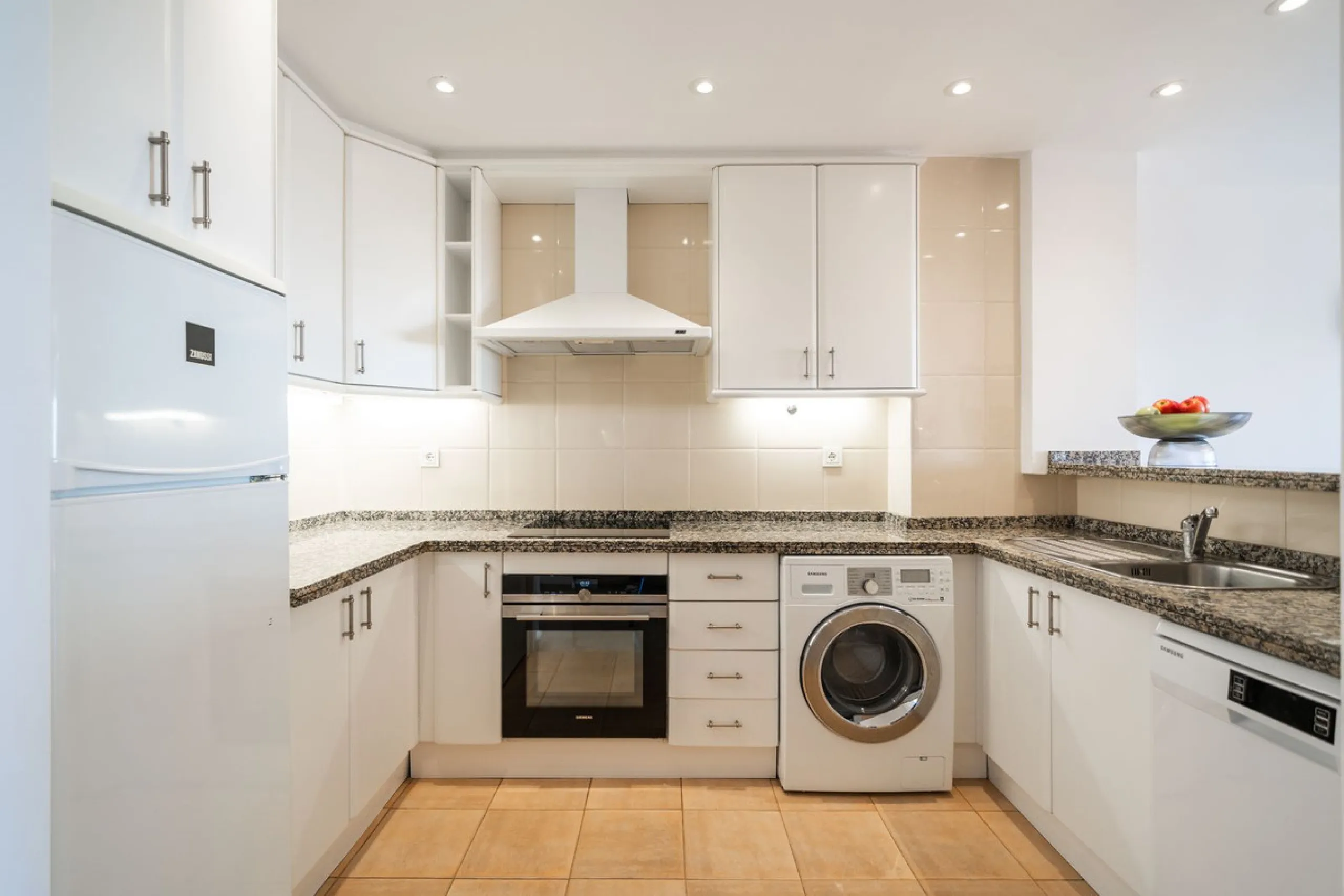 Located in the sought-after Elviria Hills community, this well-positioned 2-bedroom, 2-bathroom apartment offers stunning panoramic sea views and a full south-facing orientation. Situated in one of the best blocks of the development, this home provides a 