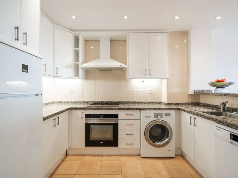 Located in the sought-after Elviria Hills community, this well-positioned 2-bedroom, 2-bathroom apartment offers stunning panoramic sea views and a full south-facing orientation. Situated in one of the best blocks of the development, this home provides a 