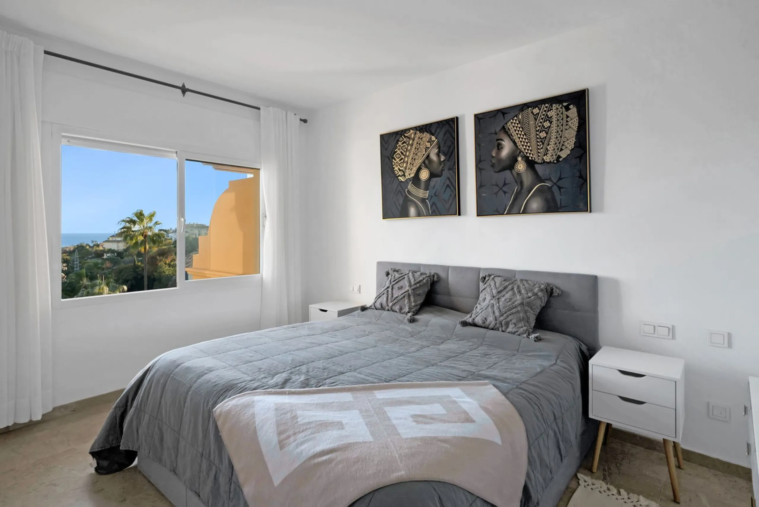 Located in the sought-after Elviria Hills community, this well-positioned 2-bedroom, 2-bathroom apartment offers stunning panoramic sea views and a full south-facing orientation. Situated in one of the best blocks of the development, this home provides a 